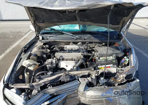 2001 Toyota Camry Ce z USA, uszkodzony, nr VIN 4T1BG22K71U118924